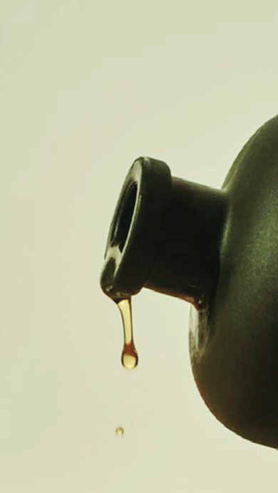 Avocado Oil vs Olive Oil: Navigating the Best Oil for Health, Cooking, and Hair Care